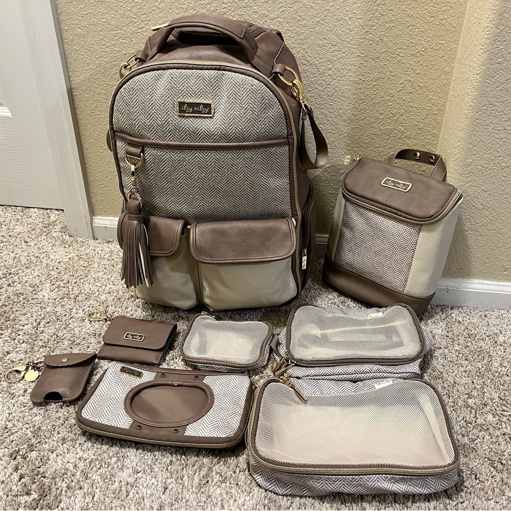 Itzy Ritzy Vanilla Latte Boss Backpack with Matching Accessories